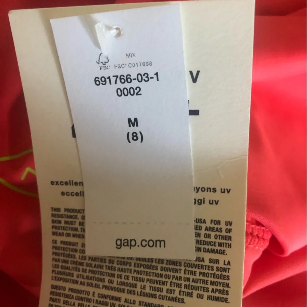 GAP Coral Rashguard UPF 40 NWT Boys M